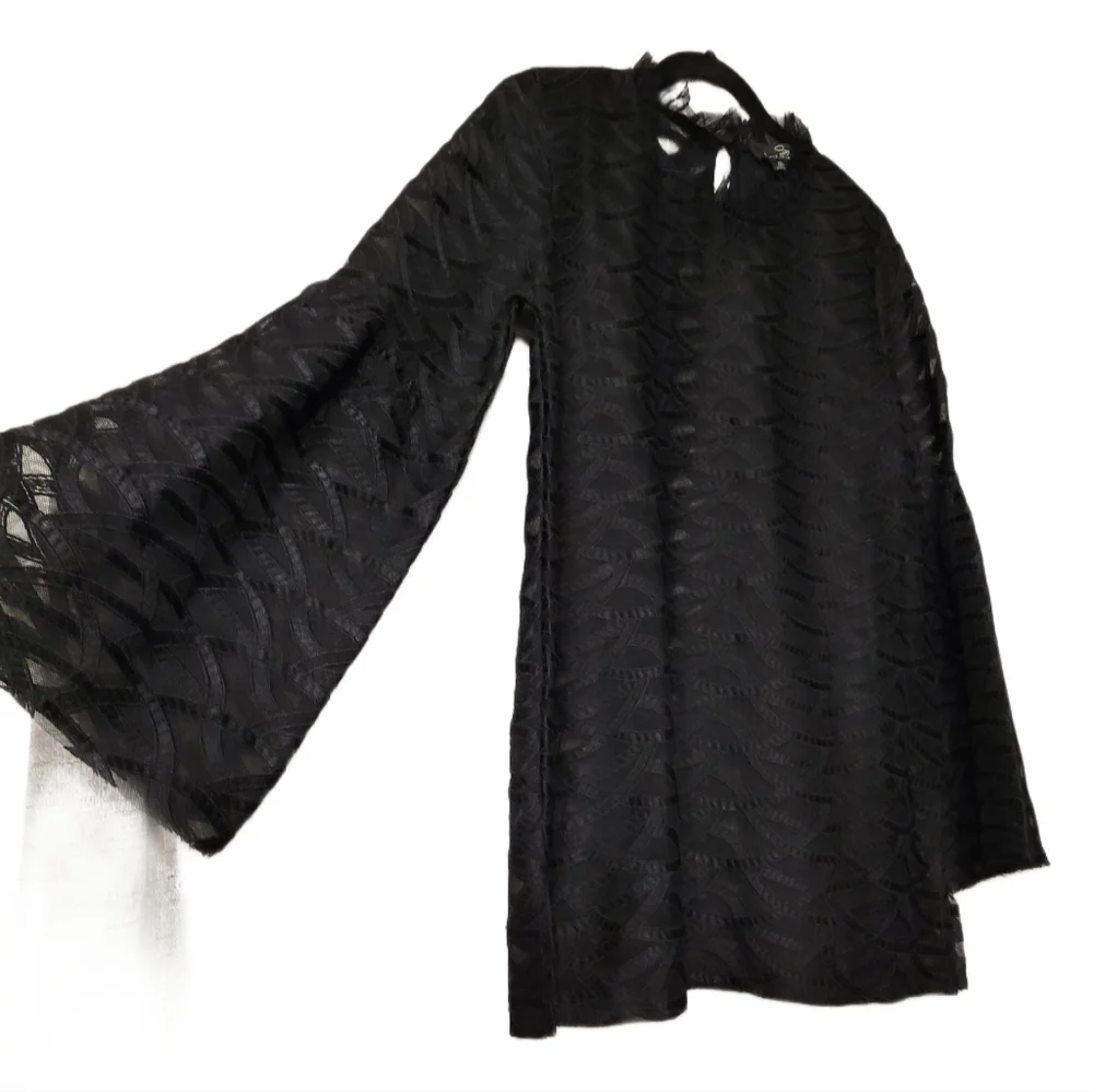 Lace blouse by Suzanne Betro - Picture 2 of 3